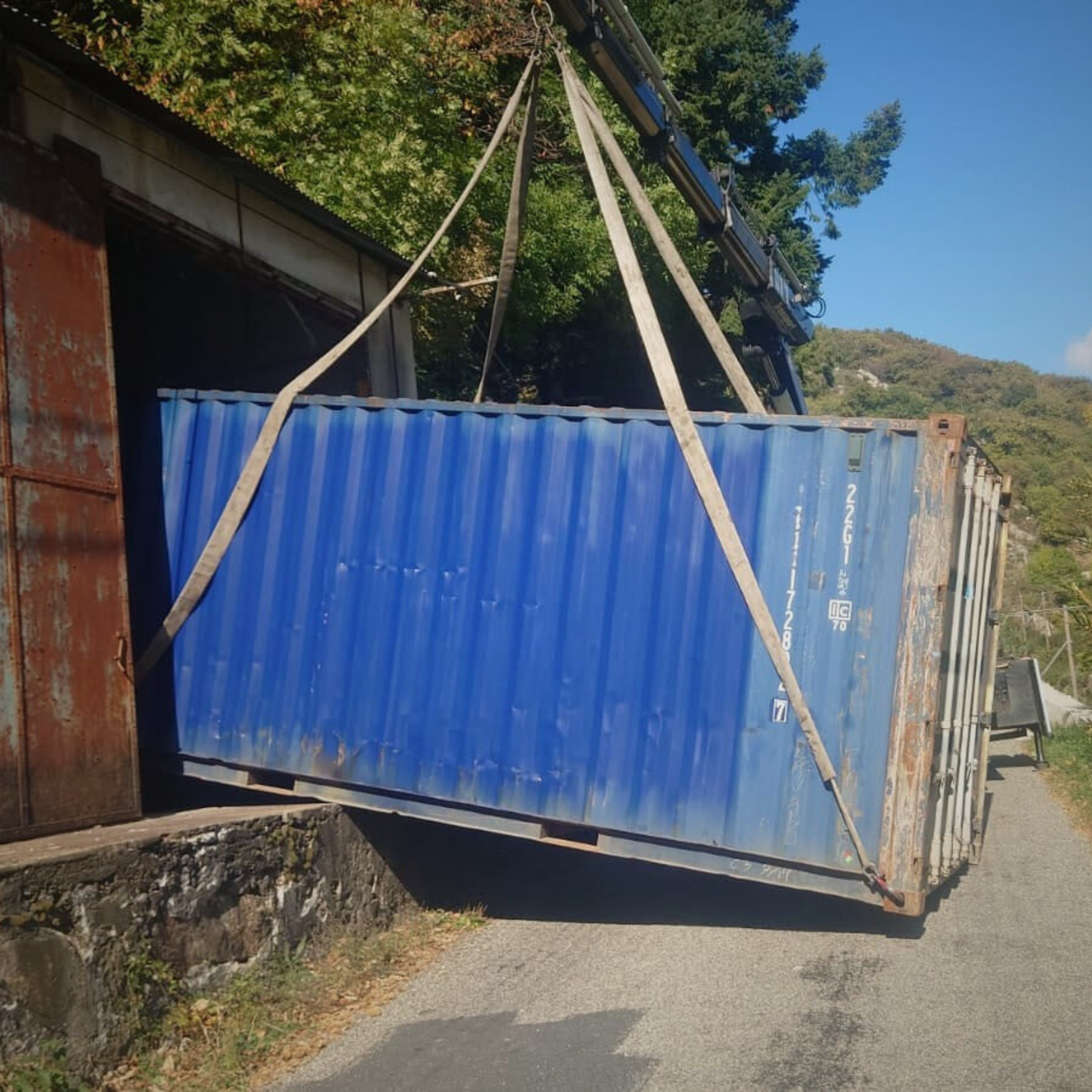 Livrer un conteneur 20 pieds d&rsquo;occasion à l&rsquo;intérieur d&rsquo;un bâtiment