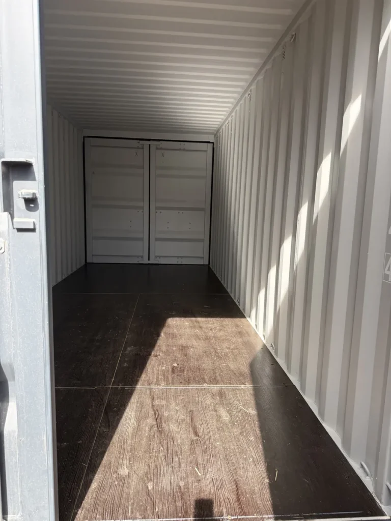container-double-porte-interieur (1)